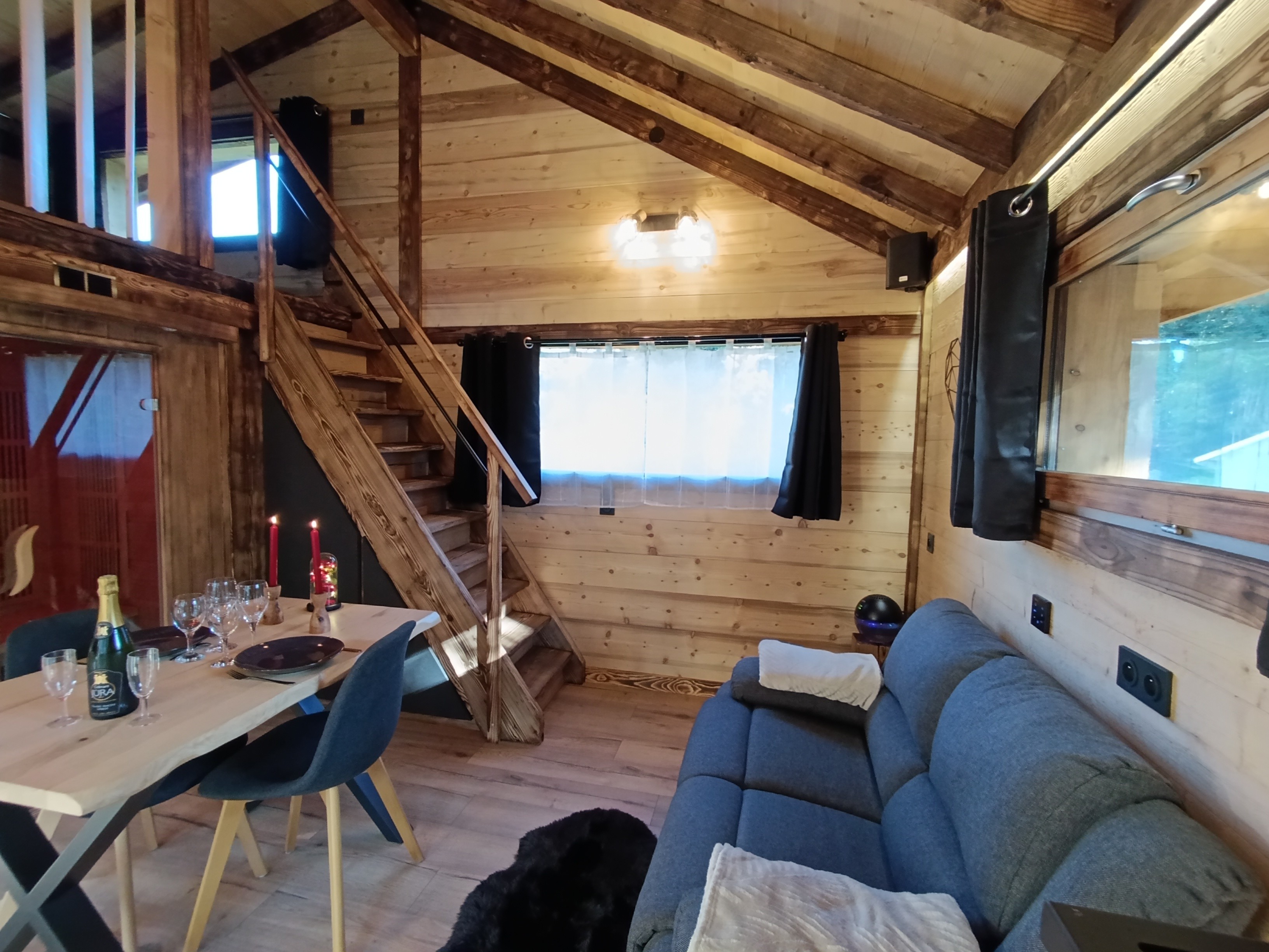 Vue d'ensemble du chalet Licorne type Love Room